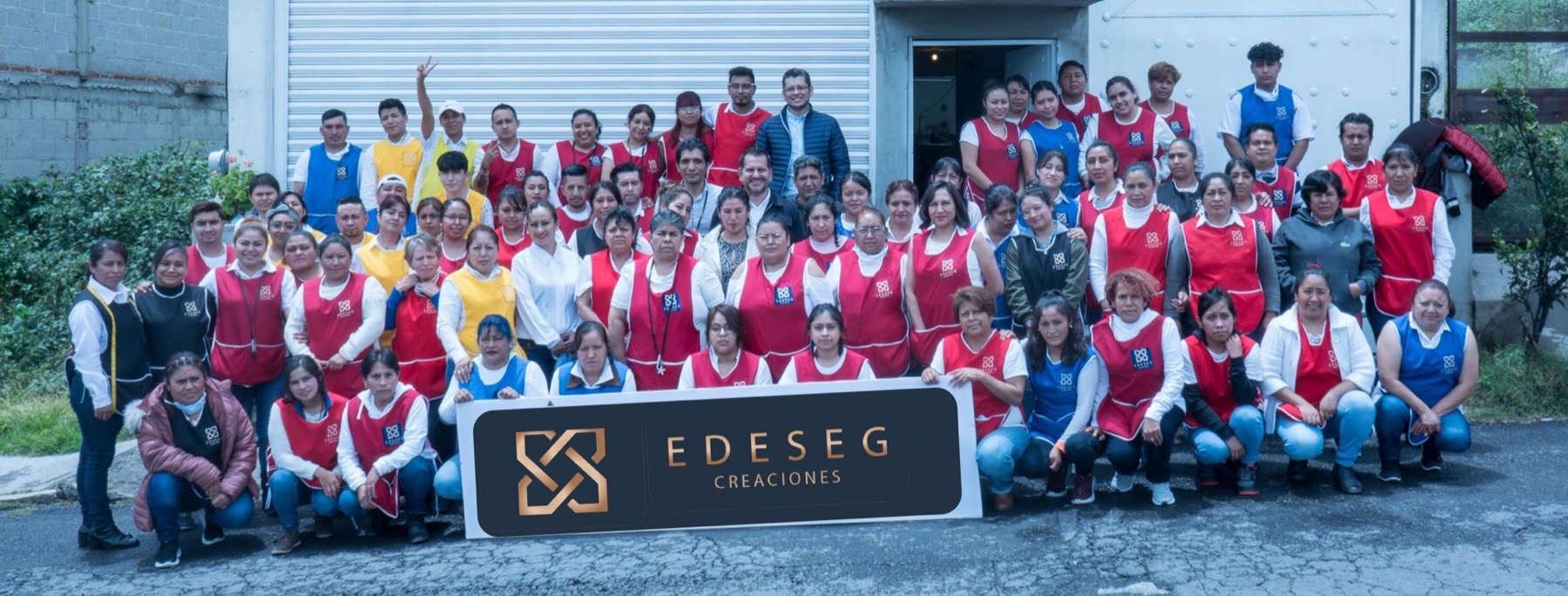 Equipo de trabajo de EDESEG revisando piezas terminadas